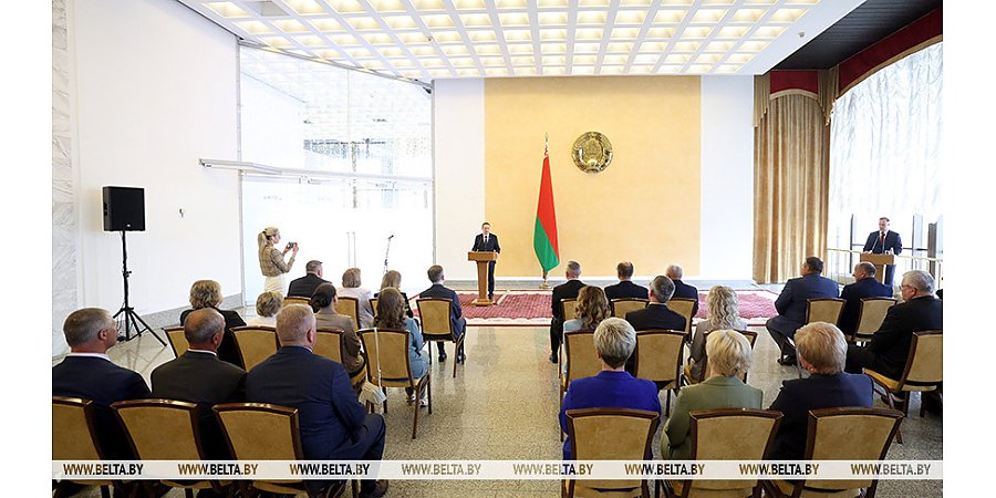 "Фундамент, на котором держится страна". Турчин вручил госнаграды представителям различных сфер