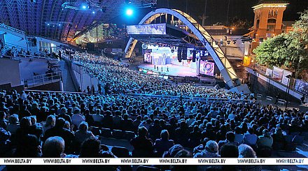 "Славянский базар - 2014": светомузыкальные фонтаны на сцене, "Кукольный квартал" и джазовые вечера