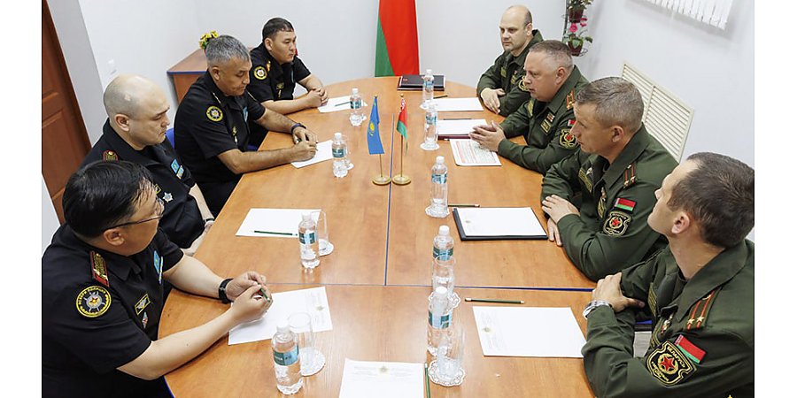 Беларусь и Казахстан обсудили перспективные направления военного сотрудничества
