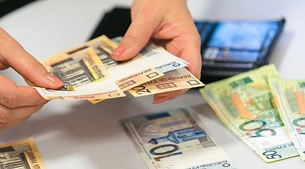 В Беларуси увеличатся доплаты к пенсиям и размеры госпособий семьям с детьми