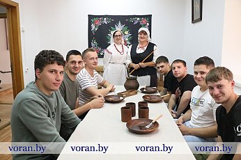 Бульба-тур. Навучэнцы Воранаўскага дзяржаўнага каледжа першымі наведалі новую турыстычную і асветніцкую лакацыю «Воранаўскі дранік» у райцэнтры