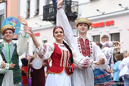 Ярко, красочно, колоритно! Многонациональное шествие стало одним из самых зрелищных эпизодов ХIV Республиканского фестиваля национальных культур в Гродно
