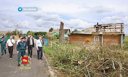 Дома без крыш! Столетние деревья вырваны с корнем! Под удар стихии подверглась деревня Хлюпичи Кореличского района