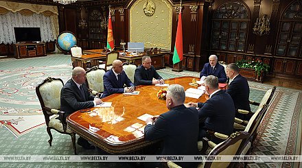 Новый вице-премьер, министры и местная вертикаль. Итоги кадрового дня у Президента