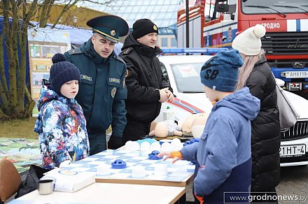 Гродненское ОУМЧС презентует ретро- и современную аварийно-спасательную технику в рамках «Марафона единства» в Гродно