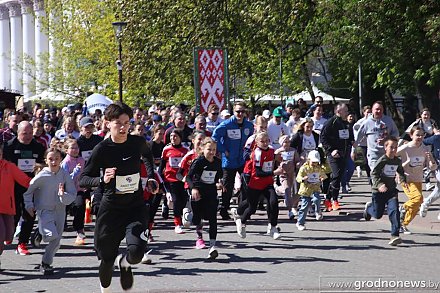 «Забег Мира» в Гродно объединил более 1500 участников