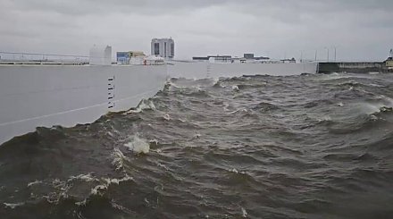 Дамба закрыта, движение судов прекращено. Санкт-Петербург готовится к масштабному наводнению