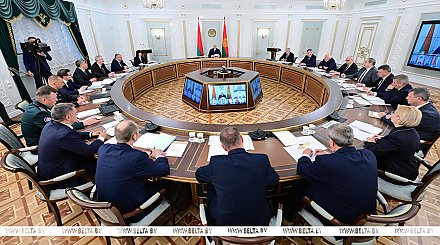 В бой на комбайнах, высокий гость из Индонезии и "партия" трудящихся. Итоги недели Президента