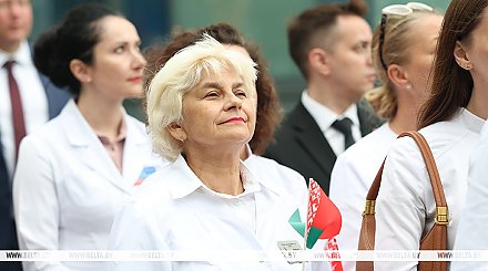 Александр Лукашенко о медиках: без вас никуда, будем делать все, чтобы вы не были обижены