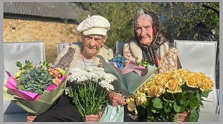 Самым пожилым близняшкам Беларуси исполнилось 99 лет