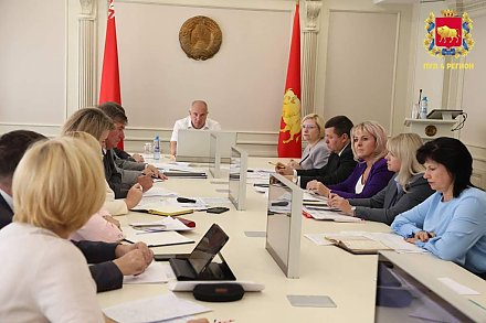 Юрий Караев обсудил развитие предприятий региона с «Беллегпромом»