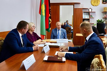 Председатель Гродненского облисполкома Юрий Караев провел прием граждан в Свислочском райисполкоме