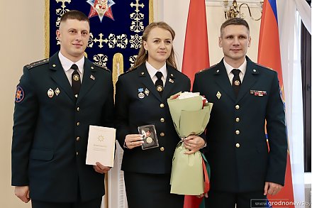 Нагрудный знак за надежный тыл вручили женам офицеров МЧС Гродненщины