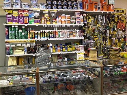 Почему важно внимательно смотреть не только на свежесть продуктов, но и на качество бытовых товаров?
