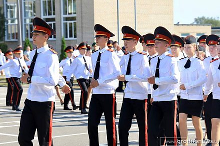 Помощник Президента – инспектор по Гродненской области Юрий Караев принимает участие в торжественной линейке, приуроченной ко Дню знаний, в Гродненском областном кадетском училище