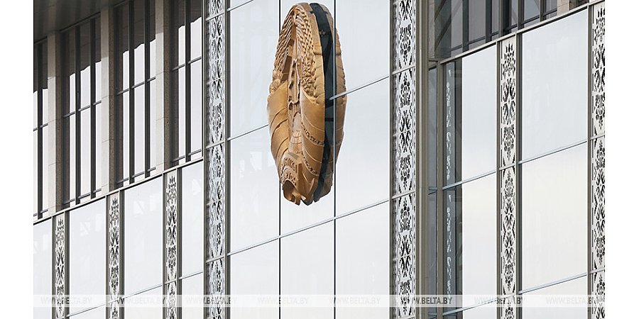 Александр Лукашенко подписал указ о допмерах по защите работников от невыплат по договорам подряда