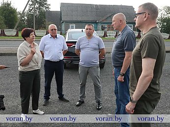 Помощник Президента Республики Беларусь - инспектор по Гродненской области Константин Бурак и губернатор Гродненской области Юрий Караев с рабочим визитом посетили Вороновский район