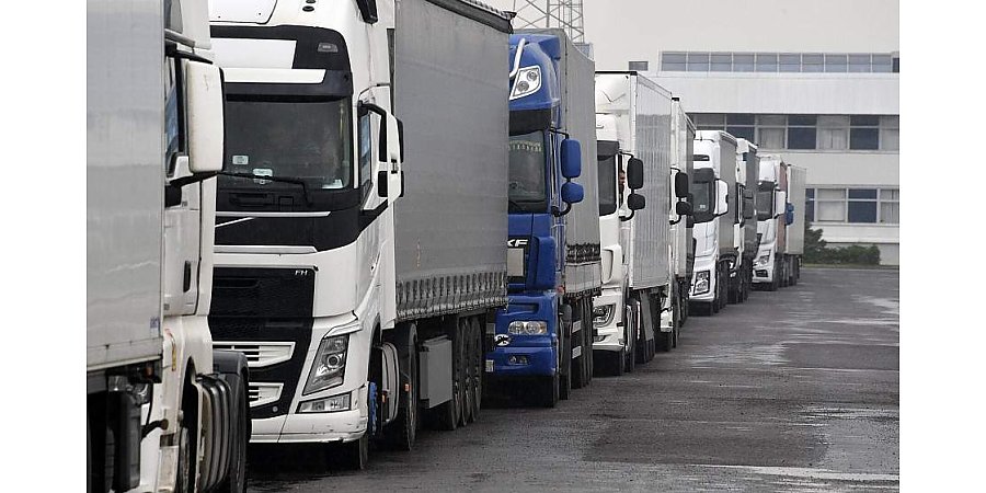 Свыше 3400 большегрузов ожидают въезда в ЕС