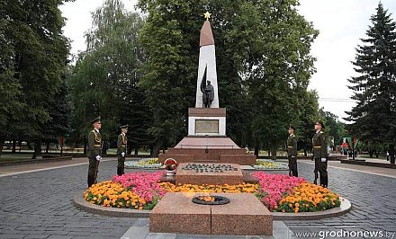 В День всенародной памяти жертв Великой Отечественной войны и геноцида белорусского народа в Гродно прошел митинг-реквием