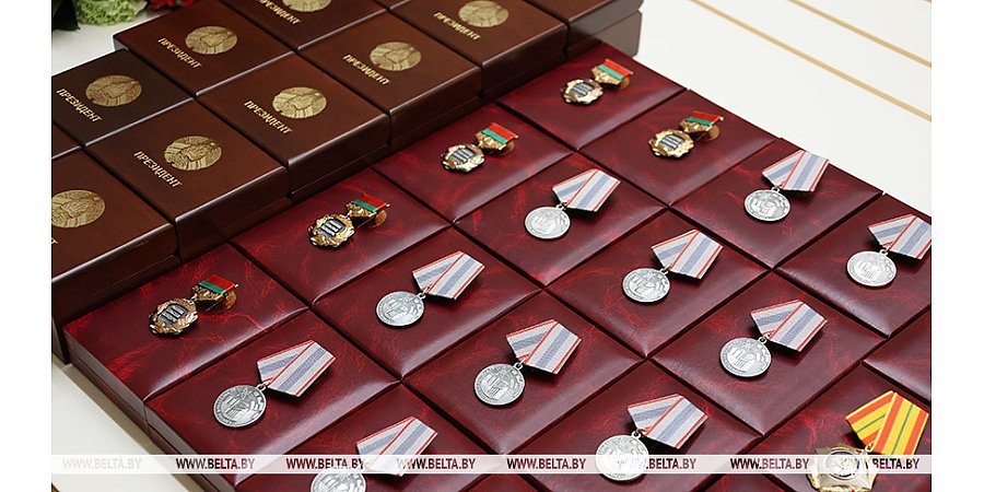 "Вами гордится страна!" Александр Лукашенко вручил награды заслуженным аграриям Беларуси 