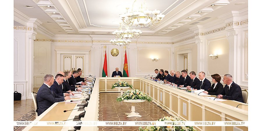 "Где, кто и на каких условиях". Лукашенко поручил отрегулировать правила предоставления и выкупа арендного жилья