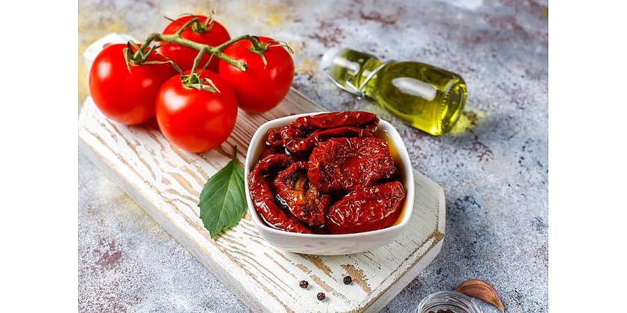 Вкусны и полезны, но имеют противопоказания — узнали, кому нельзя увлекаться вялеными помидорами