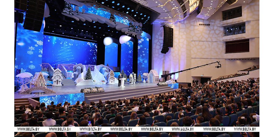 Александр Лукашенко - детям: в Беларуси у всех как никогда равные возможности, надо только трудиться