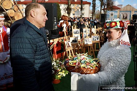 Почетные гости областного фестиваля-ярмарки «Дажынкі-2024» познакомились с колоритом районных подворий