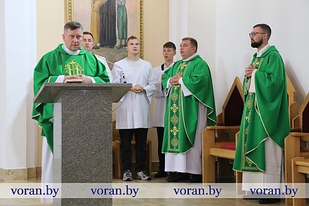 Вернікі воранаўскага каталіцкага прыхода развіталіся са сваім настаяцелем — ксяндзом Анджэем Вітэкам
