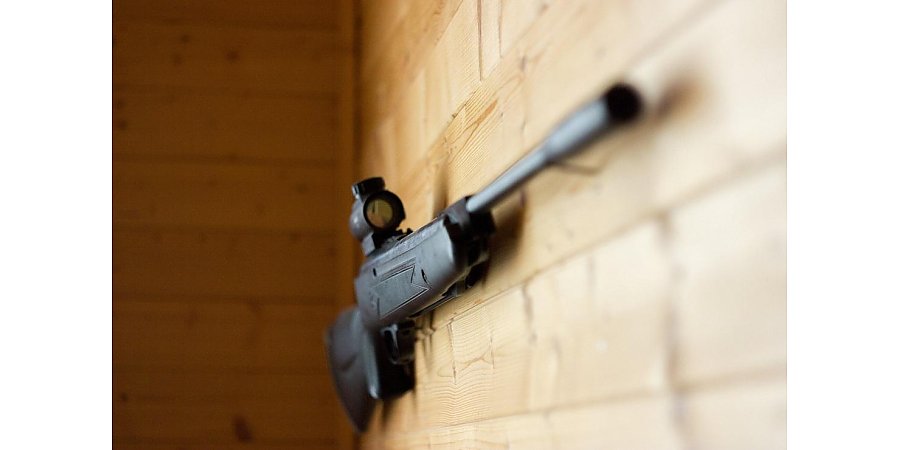 Сдайте оружие добровольно!