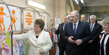 "Вы должны одеть наш народ!" Какие задачи Александр Лукашенко ставил перед легпромом и справляются ли с ними предприятия