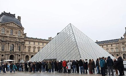 Крупный скандал во Франции: в Лувре и Версале почти 10 лет продавали фальшивые билеты
