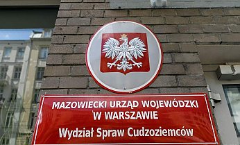 8 лет ожидания и подписка о сотрудничестве: Варшава радикально меняет правила пребывания для иностранцев