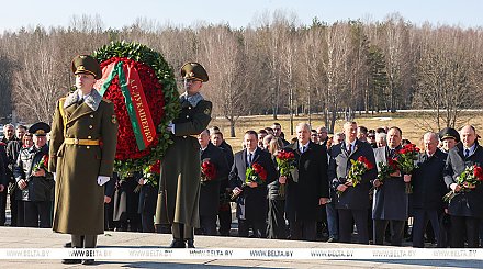«Пусть скорбь и печаль обернутся в мужество ваше и силу». В Хатыни проходит всенародная вахта памяти