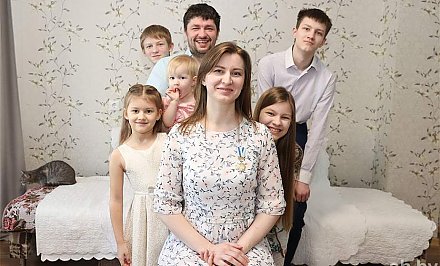 Минтруда: многодетным матерям предоставлено право на трудовую пенсию