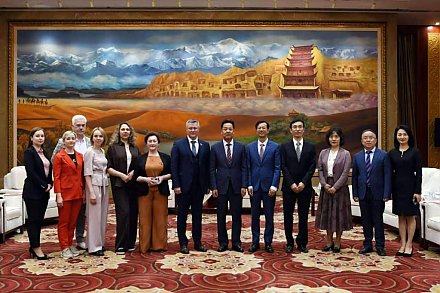 Представители республиканских и региональных СМИ Беларуси посещают провинцию Ганьсу