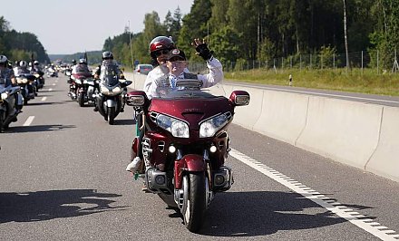 На протяжении трех дней проходит XVII Международный Лидский мотофестиваль «Лида-2025»