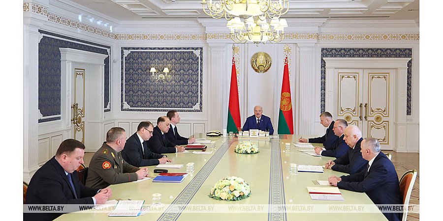 Александр Лукашенко заявил о необходимости дальнейшего укрепления обороноспособности Беларуси