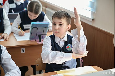 Белорусские школы с 1 сентября станут территорией, свободной от мобильных телефонов