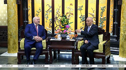 Александр Лукашенко в Пекине встретился с членом Постоянного комитета Политбюро ЦК КПК Цай Ци