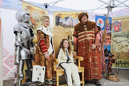 Жывая спадчына: як беларускае падвор’е здзіўляе гасцей юбілейнага фестывалю