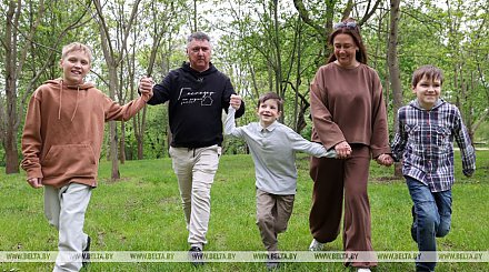 Как в Беларуси обеспечивается социальная защита семьи и ребенка, рассказали в Минтруда