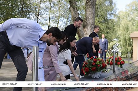 «Нас объединяет общая память». Участники IV Съезда малых городов посетили мемориальный комплекс «Шауличи»