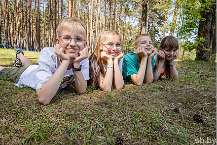 Когда начнут работать детские лагеря и как родителям оздоровить детей?