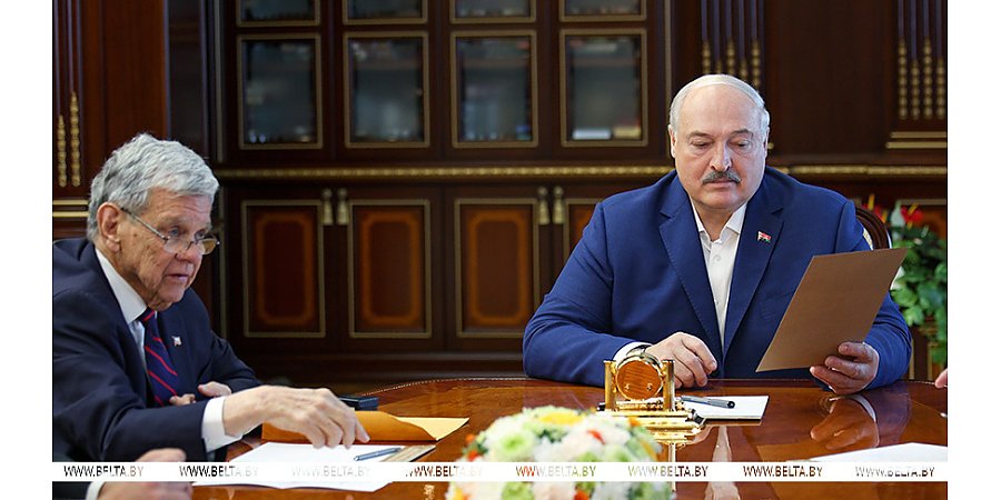 Письмо Александру Лукашенко от Дональда Трампа, "большая сделка" и снятие санкций с "Белавиа". Главное о перезагрузке отношений с США