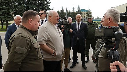 Александр Лукашенко требует наряду с продукцией ВПК сохранить и наращивать на "Легмаше" выпуск товаров мирного назначения