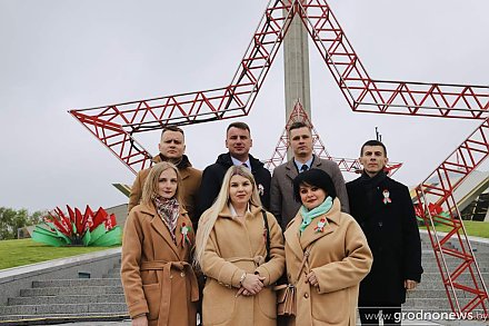 Активисты Гродненского областного молодежного штаба «Искра» Белорусской партии «Белая Русь» пронесут 500-метровый Государственный флаг по проспекту Победителей в Минске