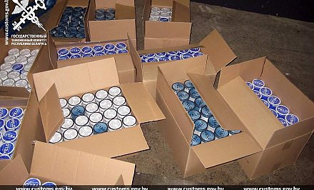 Российский перевозчик припрятал 800 кг никотиновых паучей в перемещаемой партии рыбных консерв