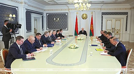 "Не раскачиваться, а бурить". Александр Лукашенко ставит перед нефтяниками напряженные задачи