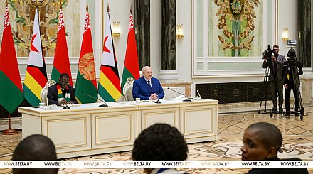 Стратегическое партнерство с Вьетнамом, новый стандарт в Африке и военные задачи с Россией. Итоги недели Президента